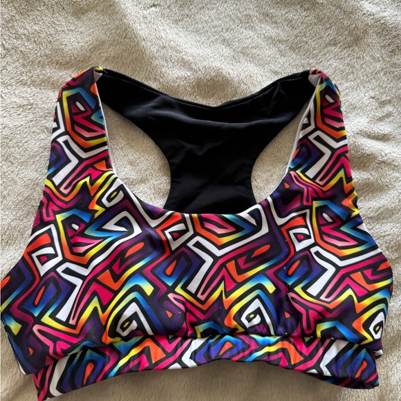 Sports top - Picture 1 of 3